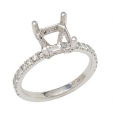 Platinum Engagement Ring With Round Diamonds